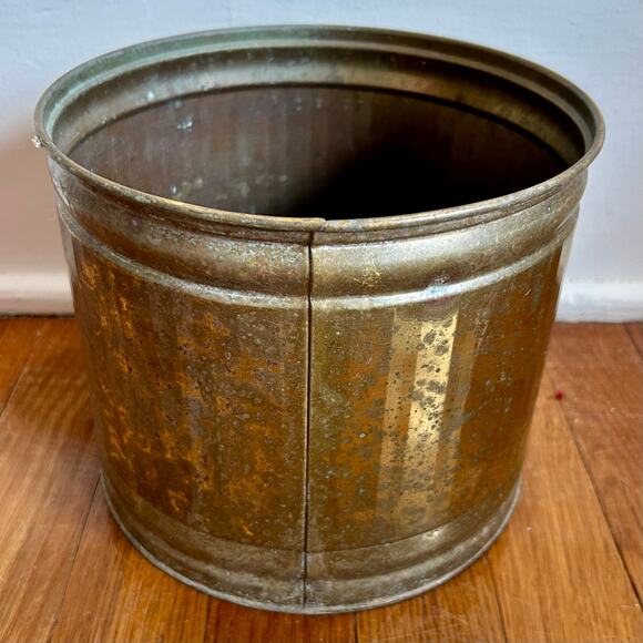 Vintage 1980s Ribbed Brass Planter – 7” Height, 8.25” Diameter - Picture 6 of 15